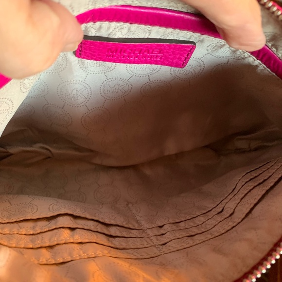 Michael Kors, HOT PINK, soft pebble leather crossbody. Zip pocket on front. - Picture 7 of 11